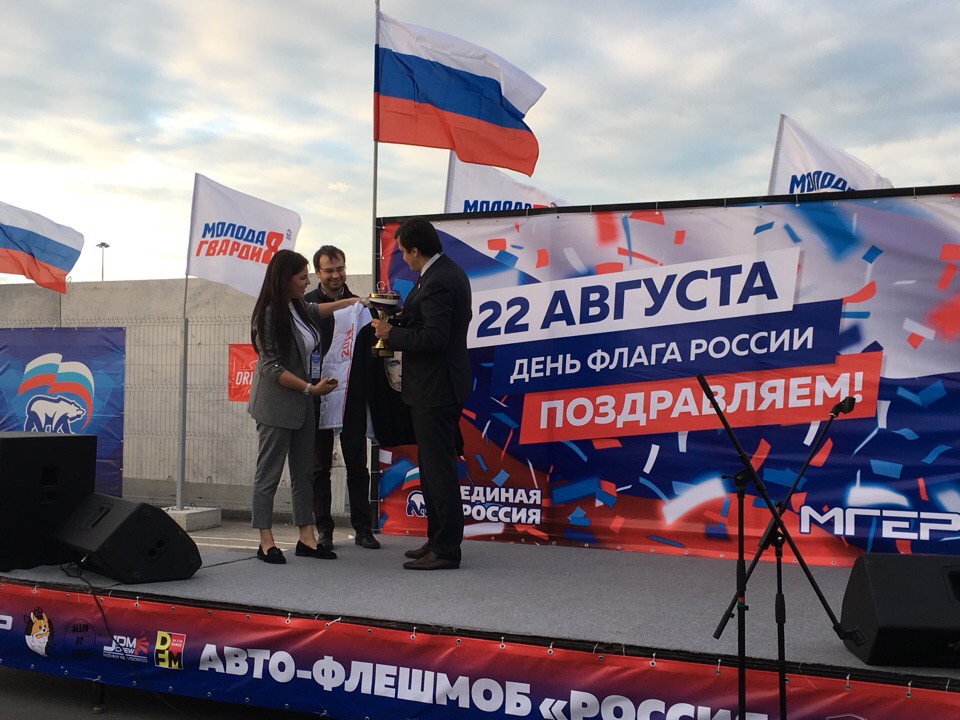Триколор из автомобилей: как нижегородцы отметили День российского флага - фото 9
