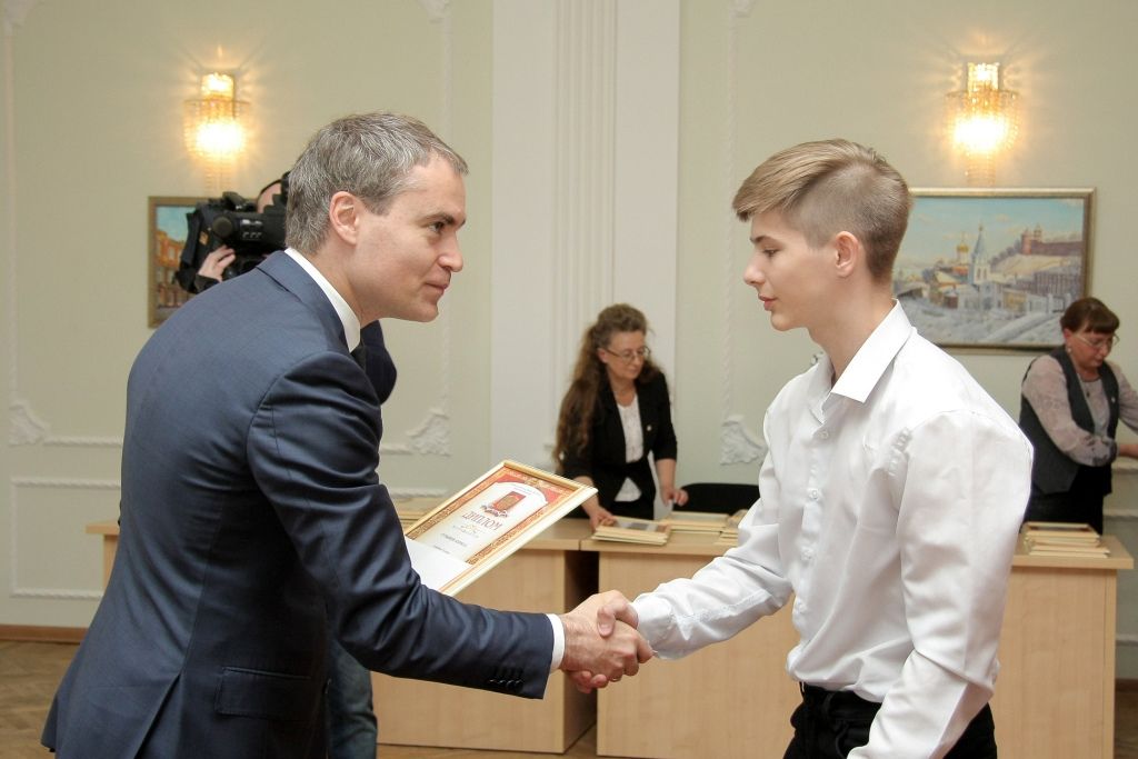Более 40 нижегородских школьников получили награды за победы в городских олимпиадах - фото 1