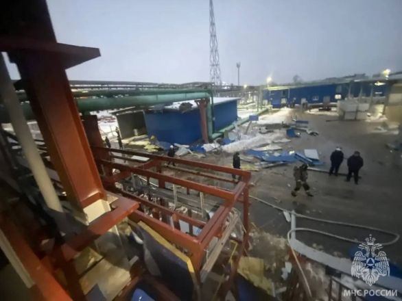 Опубликованы фото с места пожара на химзаводе в Дзержинске - фото 4