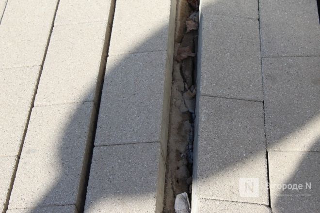 Опасная брусчатка обнаружена на Верхне-Волжской набережной в Нижнем Новгороде - фото 1