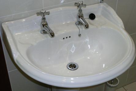 Восемь вещей, которые категорически нельзя сливать в раковину