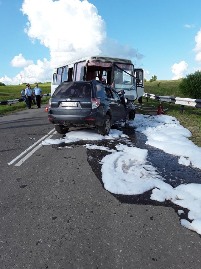 Семь человек в Перевозском районе получили травмы из-за неразъехавшихся внедорожника и автобуса - фото 2