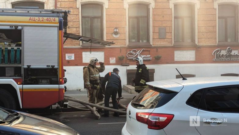 Бар загорелся на улице Минина в Нижнем Новгороде - фото 4