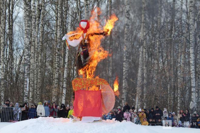 С блинами и в сугробах: как прошла Масленица в Нижнем Новгороде — фоторепортаж - фото 39