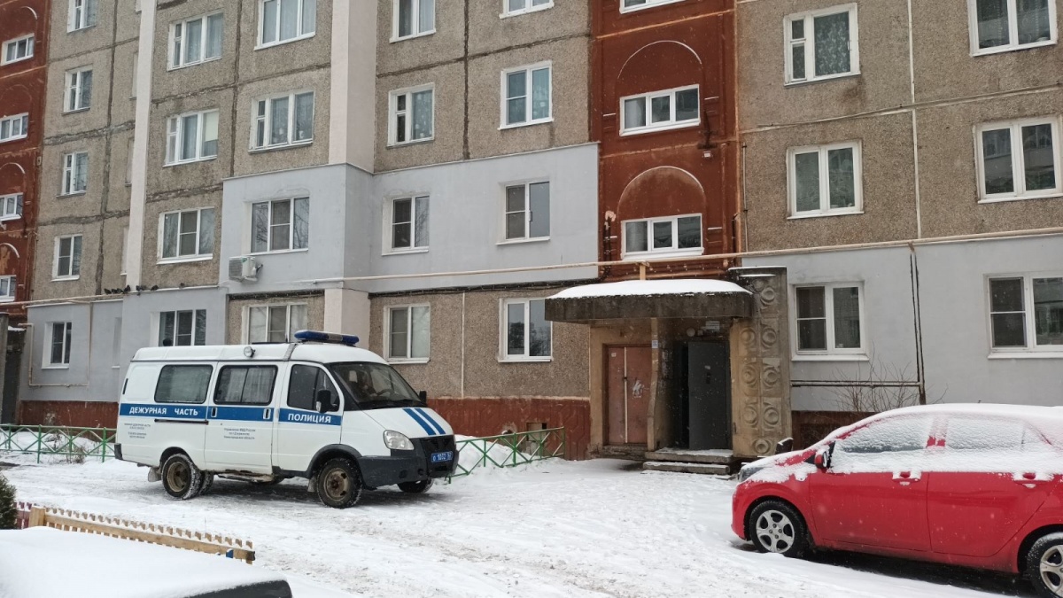 Соцсети: тело мужчины обнаружили в подъезде дома в Дзержинске