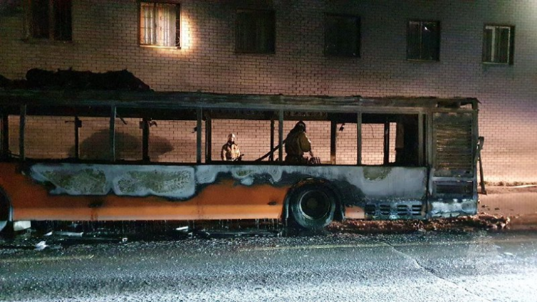 Автобус загорелся во время движения в Нижнем Новгороде - фото 1
