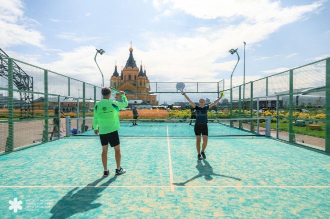 Скейт-парк и падел-корт установили на Стрелке в Нижнем Новгороде - фото 2