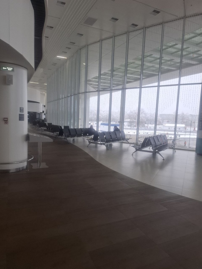 Появились фотографии из нижегородского аэропорта, где задержаны рейсы - фото 2