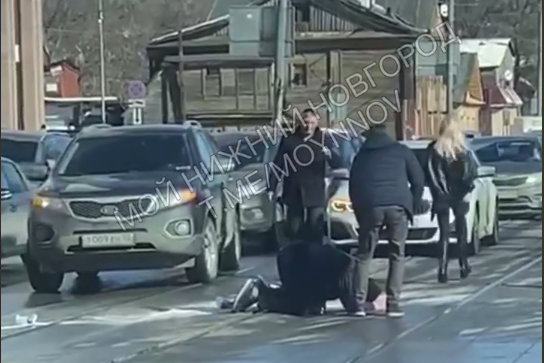 Мужчина попа под колеса авто на улице Белинского - фото 1