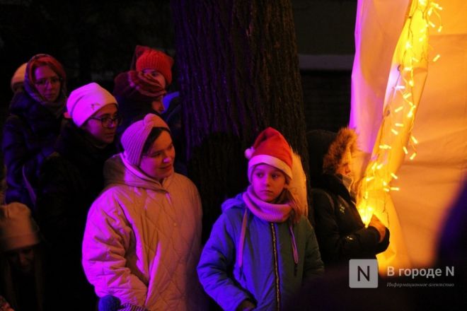 Праздник света и чудес: нижегородцы отметили Рождество в Заповедных кварталах - фото 43