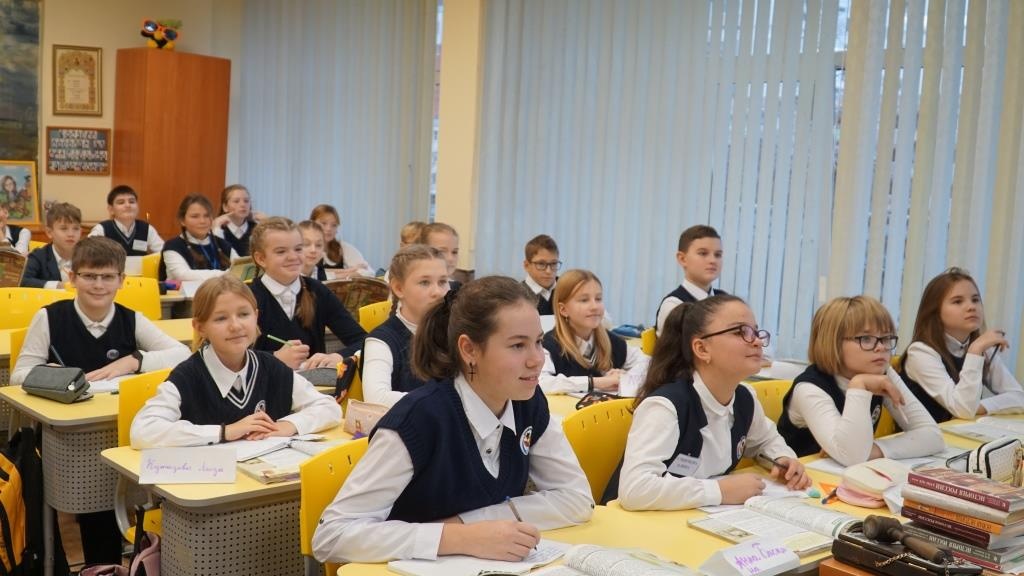 Занятия начались в гимназии № 2 Нижнего Новгорода после завершения капремонта - фото 1