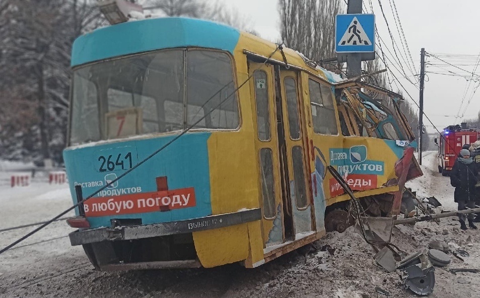 Посторонний предмет стал причиной схода трамвая с рельсов в Сормове - фото 1