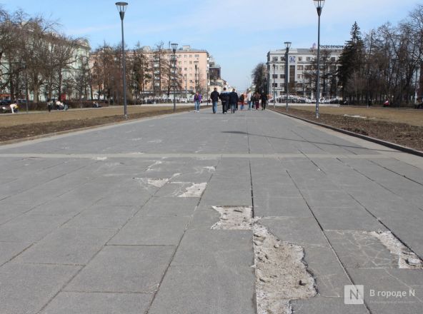 Трещит по швам: как выглядит центр Нижнего Новгорода после аномальной зимы — фоторепортаж - фото 98