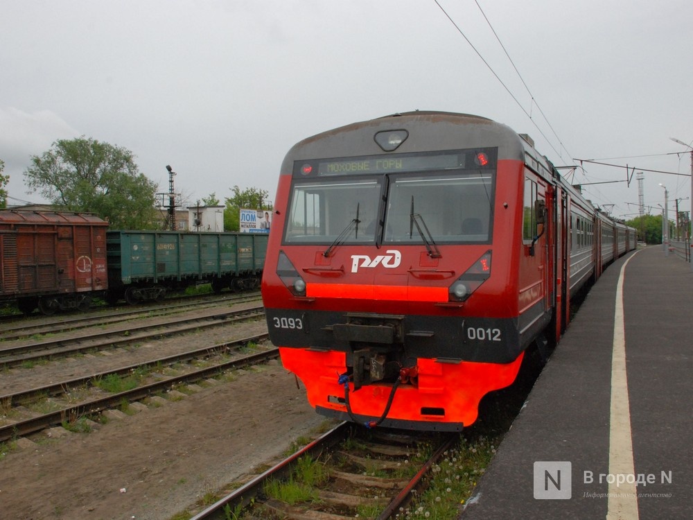 Пять дополнительных поездов до Моховых гор назначили на ближайшие два дня