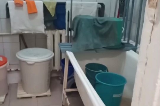 Пациенты жалуются на холод и грязь в ванной комнате в нижегородской больнице № 40 - фото 1