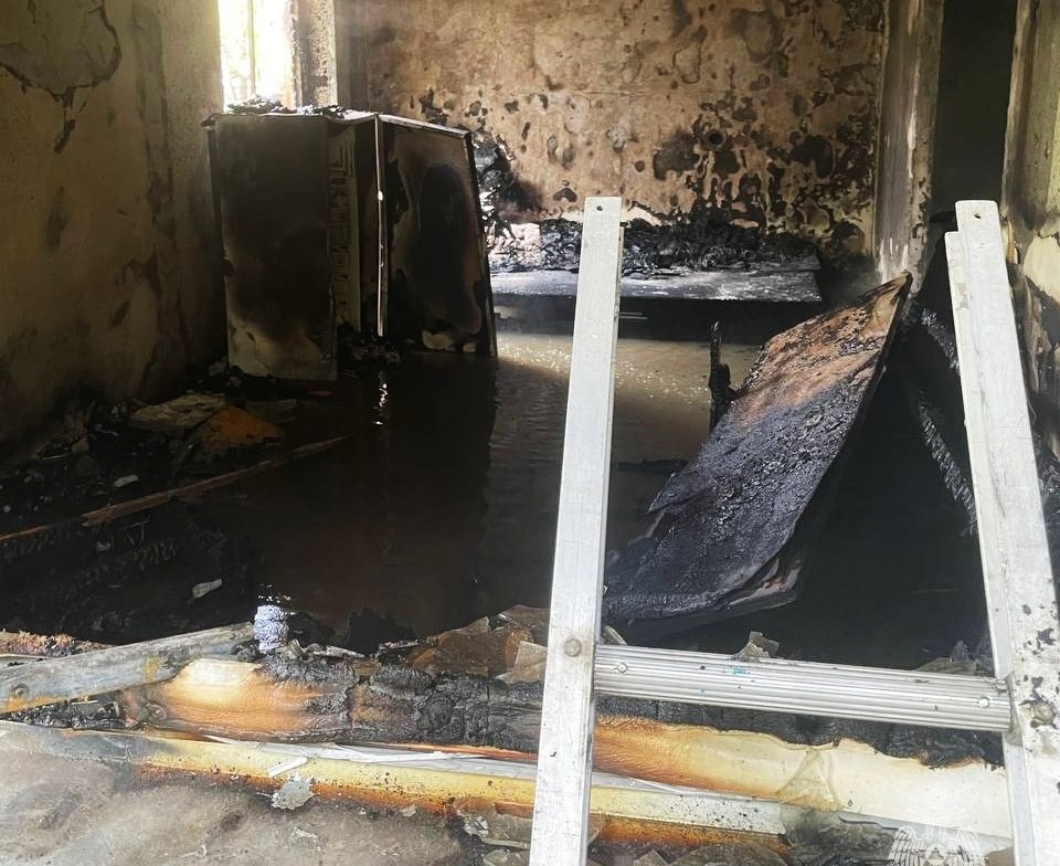 Троих человек спасли из горящего многоквартирного дома в Нижнем Новгороде - фото 1