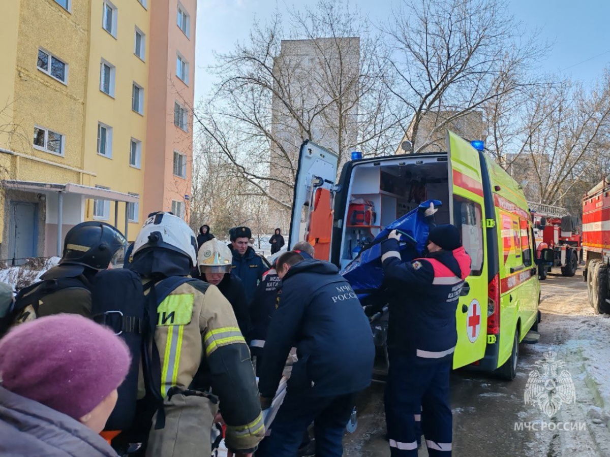 Пенсионерку спасли на пожаре в Приокском районе