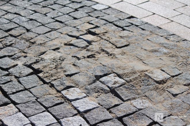 Трещит по швам: как выглядит центр Нижнего Новгорода после аномальной зимы — фоторепортаж - фото 44