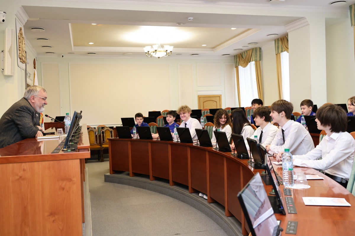 Нижегородские депутаты рассказали школьникам, как устроена власть - фото 1