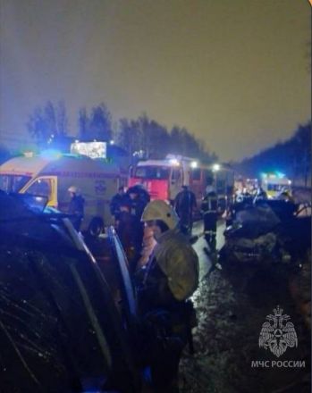 Трое человек погибли в массовой аварии на Мызинском мосту в Нижнем Новгороде - фото 2