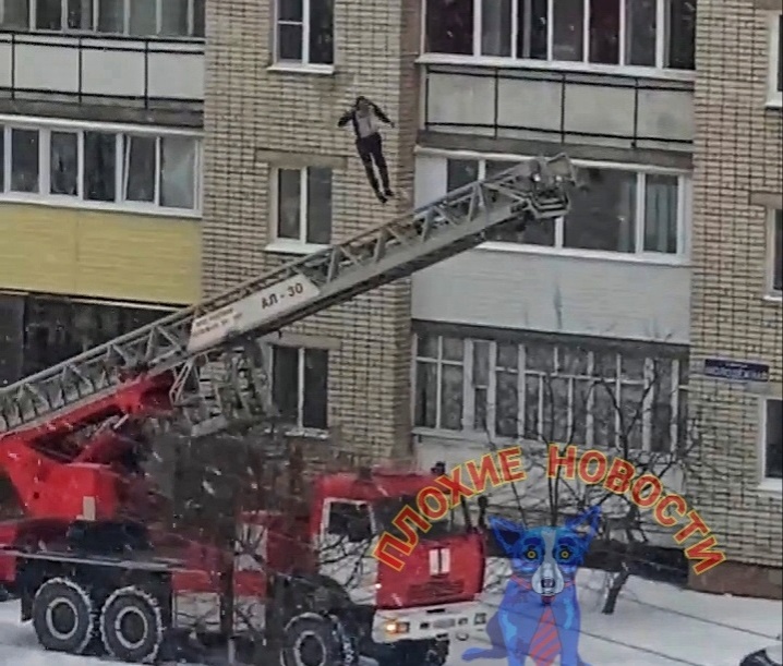 Мужчина упал с балкона девятого этажа дома в Дзержинске - фото 1