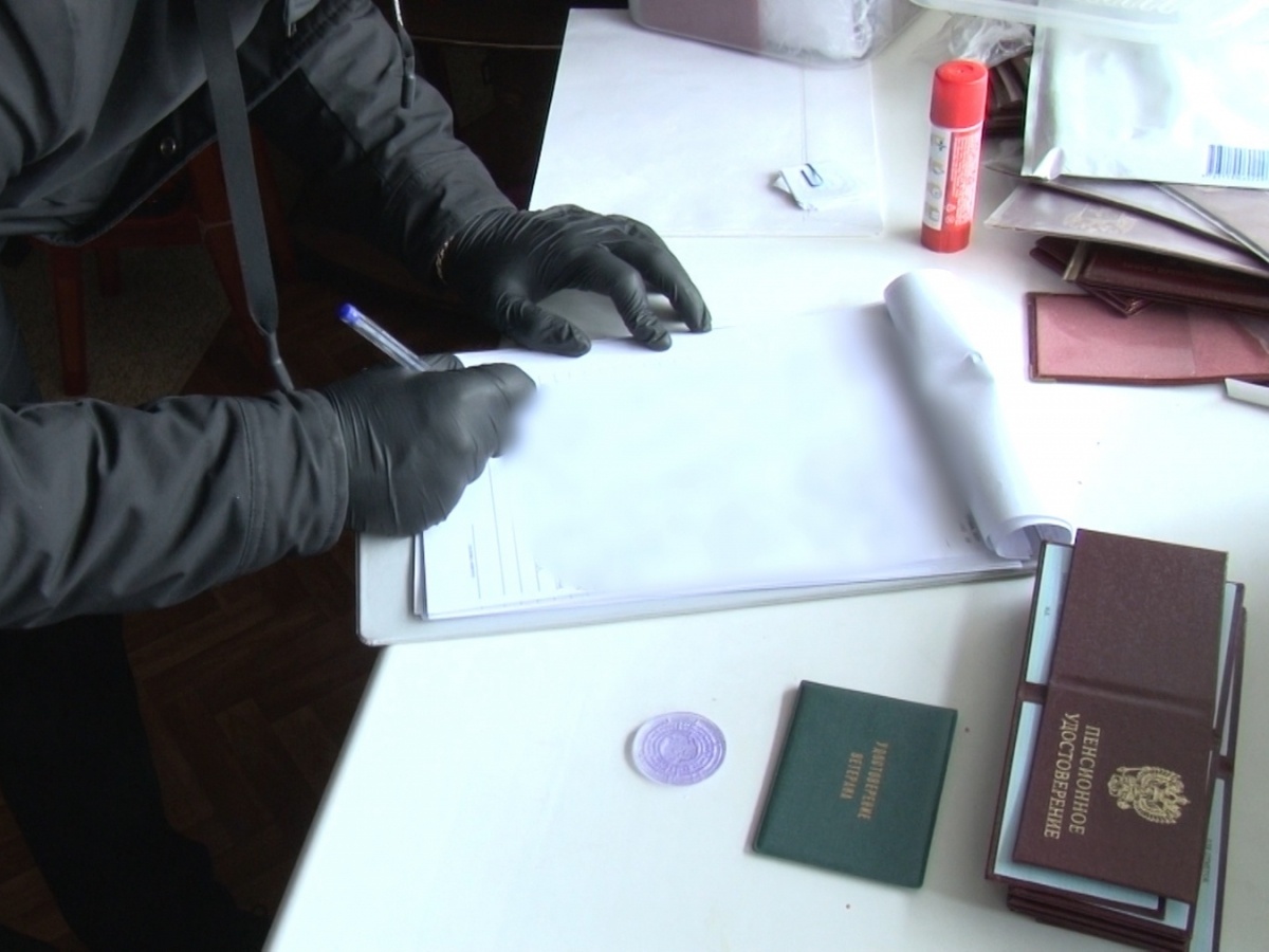 Задержан нижегородец, продававший фальшивые удостоверения сотрудников правоохранительных органов - фото 1