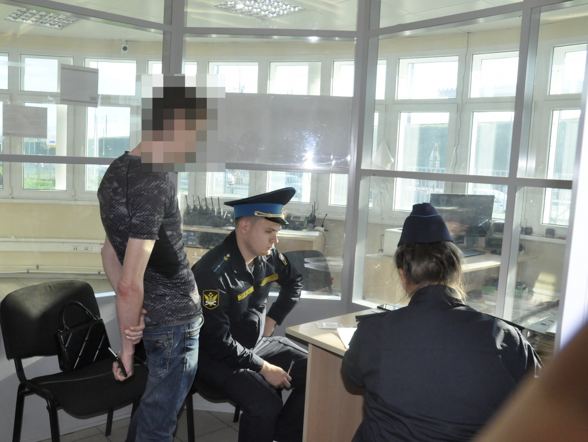 Пять иномарок арестовали у нижегородцев за долги в 1 млн рублей - фото 1