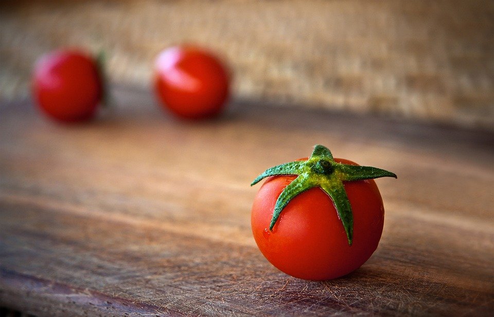 Почему помидоры нельзя хранить в холодильнике? - фото 1