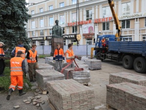 Благоустройство сквера у памятника Свердлову на Большой Покровской завершится до конца года