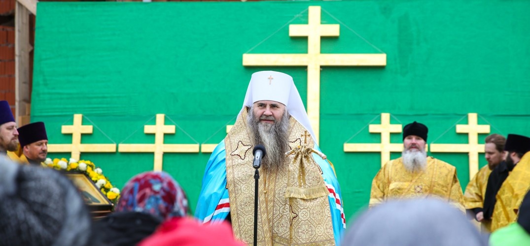 Кресты и купола храма святого воина Феодора Ушакова освятили в Нижнем Новгороде - фото 1