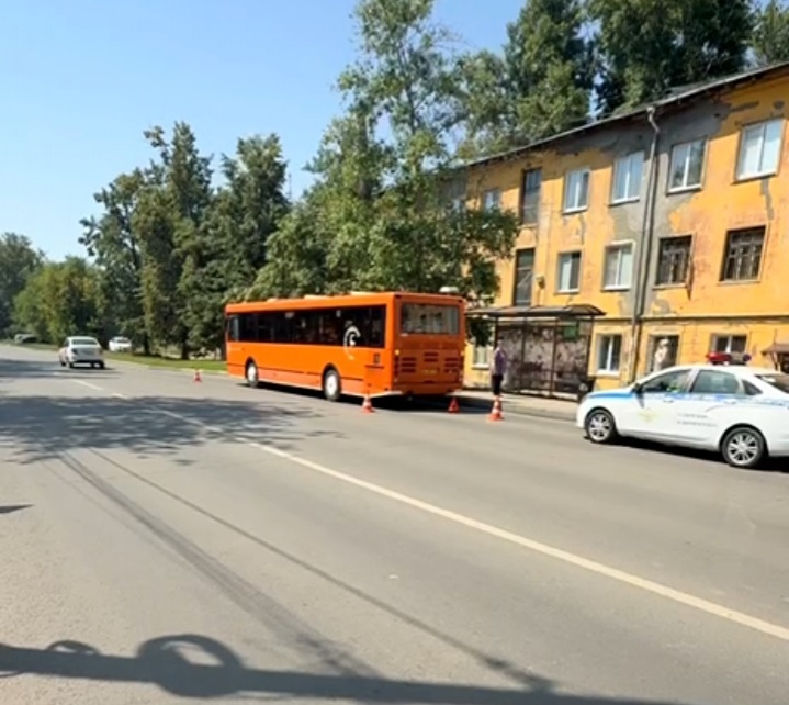 Три человека пострадали при падении в автобусе в Нижнем Новгороде - фото 1