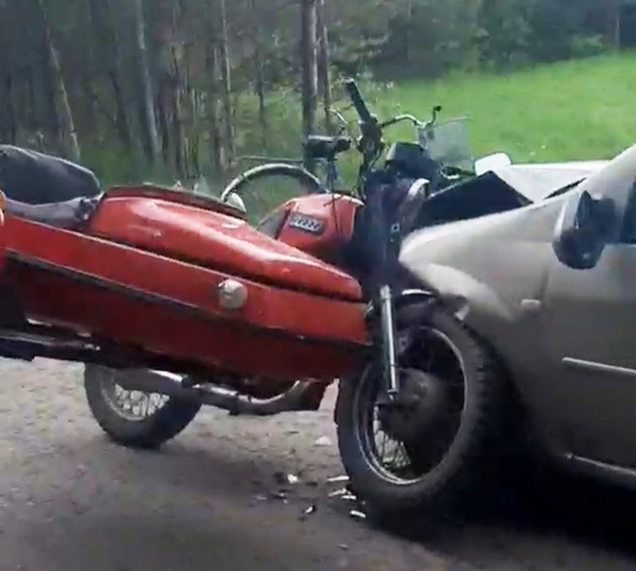 Два человека пострадали в ДТП с мотоциклом в Семеновском округе