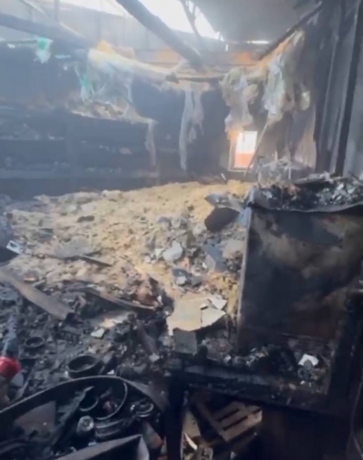 Труп неизвестного мужчины нашли в сгоревшем автосервисе в Сормове - фото 1