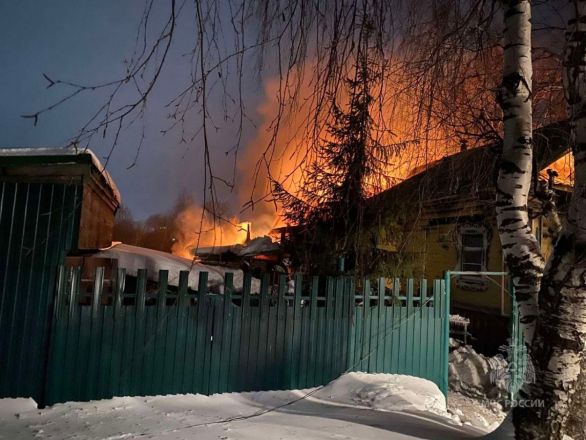 Два человека погибли на пожаре в Шахунье - фото 3