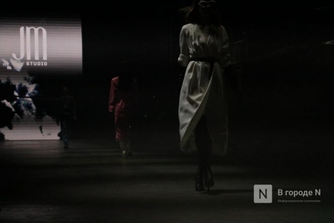 Электронная музыка, мерцающий свет, мода: &laquo;Русские. Fashion Night&raquo; в Нижнем Новгороде - фото 78