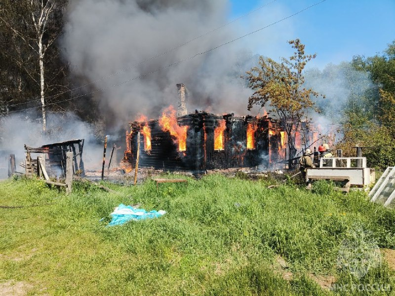 Крупный пожар произошел в жилом доме в Нижегородской области - фото 1