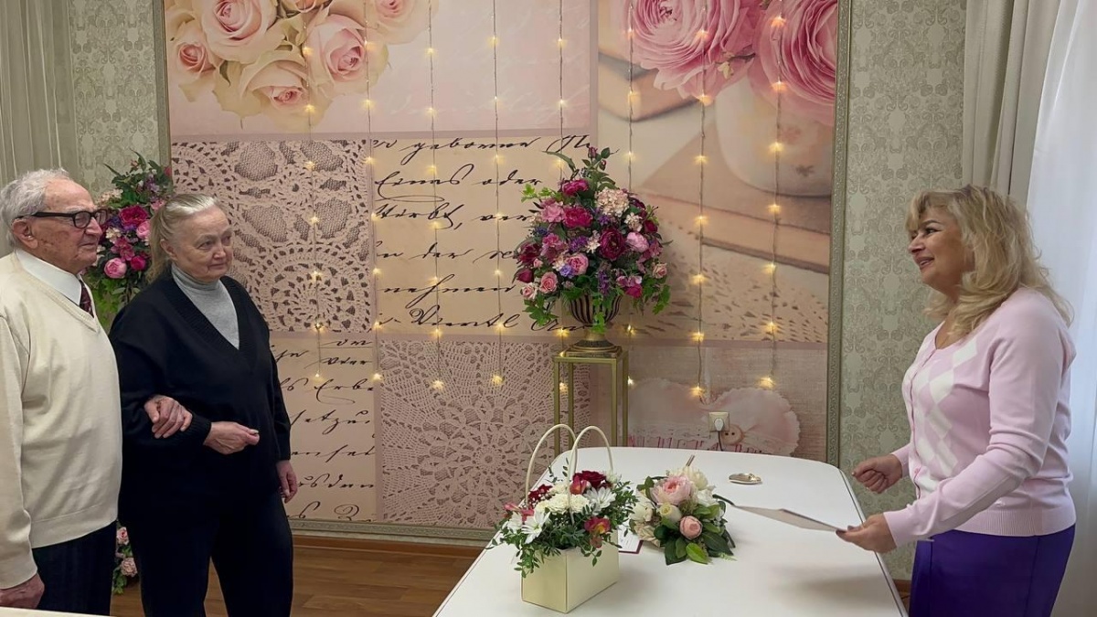 100-летний жених и 75-летняя невеста заключили брак в Нижнем Новгороде - фото 1