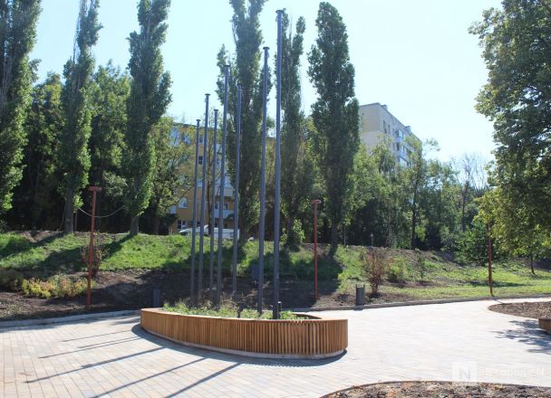 Клумбы-лодки отремонтировали на Аллее Дружбы в Нижнем Новгороде - фото 4