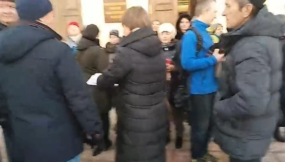 Более 6 000 подписей против QR-кодов отнесли нижегородцы в Заксобрание - фото 1