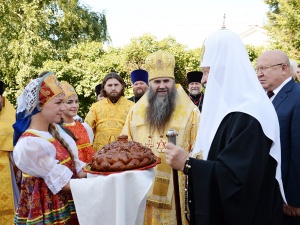 Патриарх Кирилл освятил памятник Сергию Страгородскому в Арзамасе (ФОТО)
