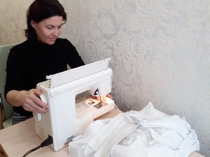 Шитьем защитных масок для волонтеров занялись участницы конкурса «Миссис Нижний Новгород»