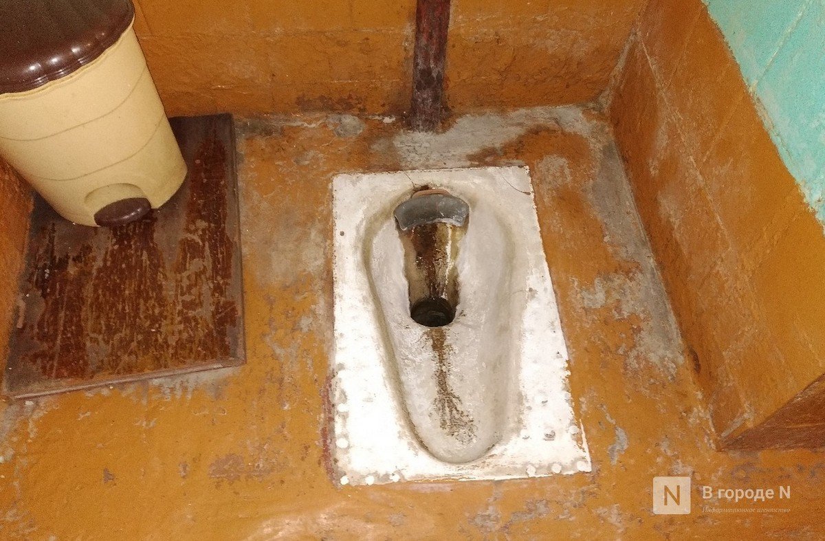Первоклашки Лукоянова получат приличный туалет вместо дыр в полу в 2020 году - фото 1