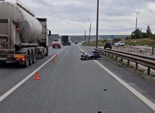 Два человека пострадали в ДТП с мотоциклом на трассе в Нижегородской области - фото 1