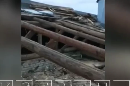 Дом на Верхне-волжской набережной затопило во время капремонта крыши - фото 1