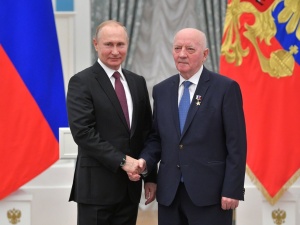 Путин вручил звезду Героя Труда экс-директору «Красного Сормова»