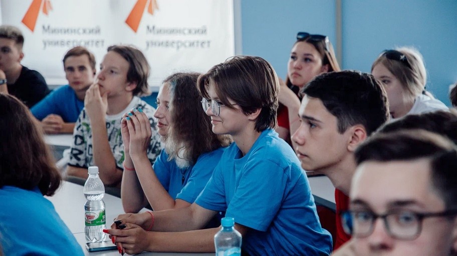 Молодежи Нижнего Новгорода рассказали, как без стресса начать учебный год - фото 1