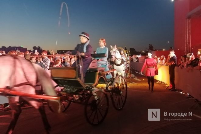 Иммерсивное шоу в постановке Ильи Авербуха состоялось в день 200-летия Нижегородской ярмарки - фото 43