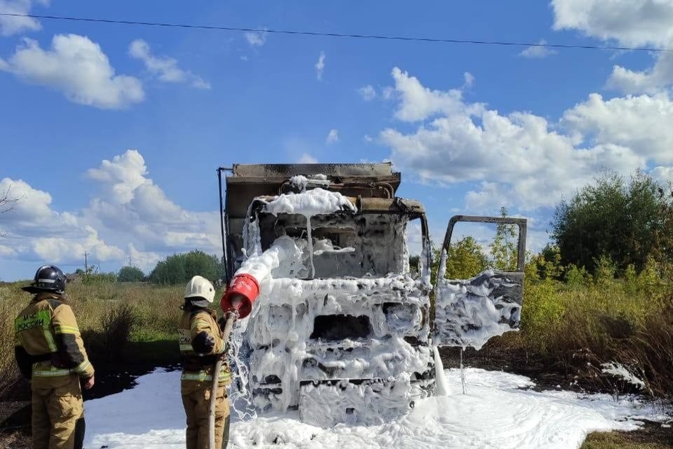 Начато расследование гибели нижегородского водителя в сгоревшем самосвале 