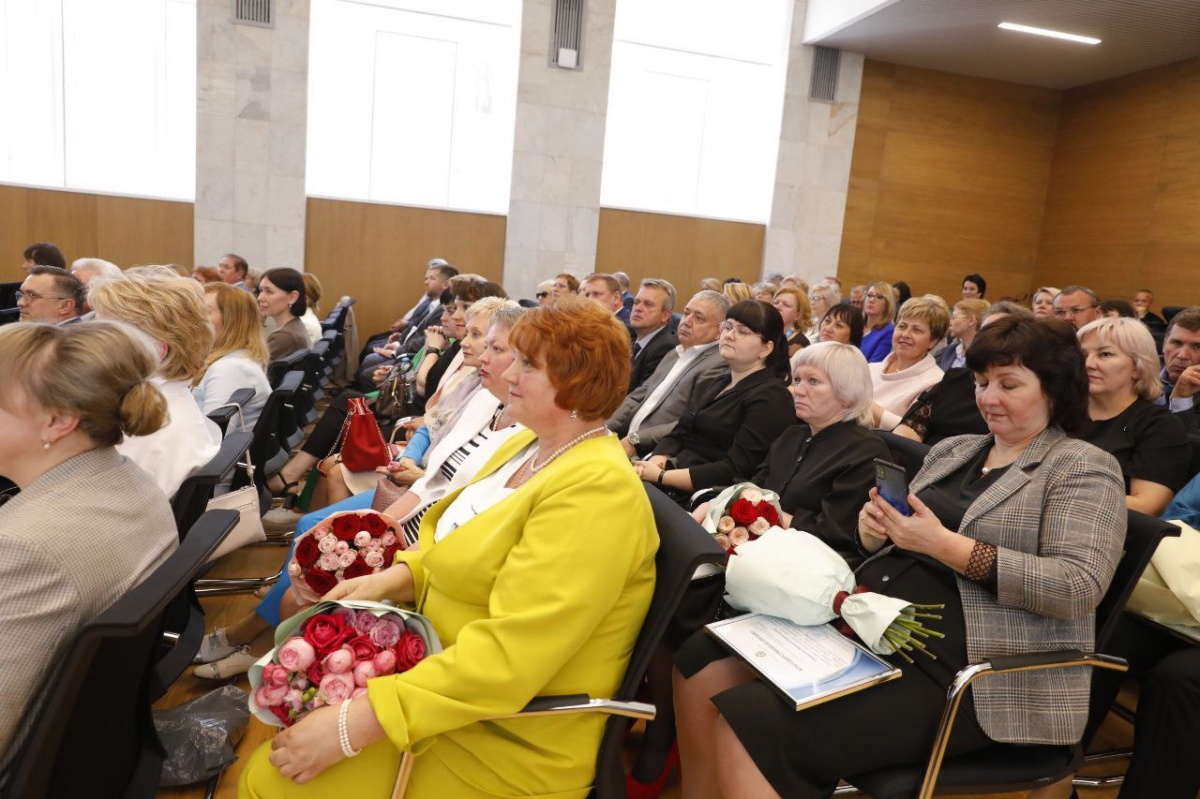 Около 30 наград вручили нижегородским врачам в преддверии Дня медицинского работника - фото 1