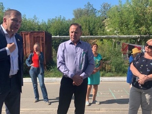 Жители поселка Новосмолинский пригласили депутата Госдумы для борьбы с равнодушием чиновников